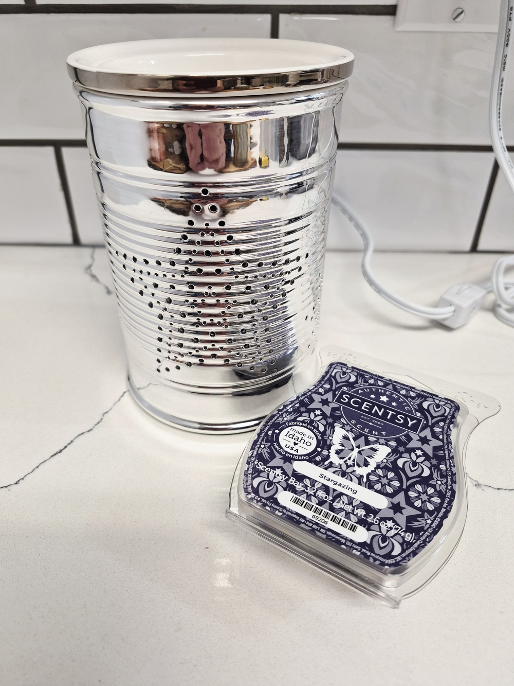 Scentsy Silver Mirrored Ceramic Star Warmer with Purple Scentsy Bar